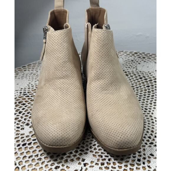 Ladies Ankle Booties Size 8.5 M Beige by Universal Threads Zip-up sku 3336 - Picture 2 of 8
